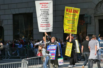 065 Waiting for the Pope.jpg